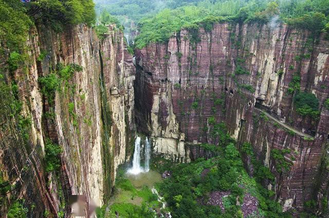 笑脸球的冒险之旅